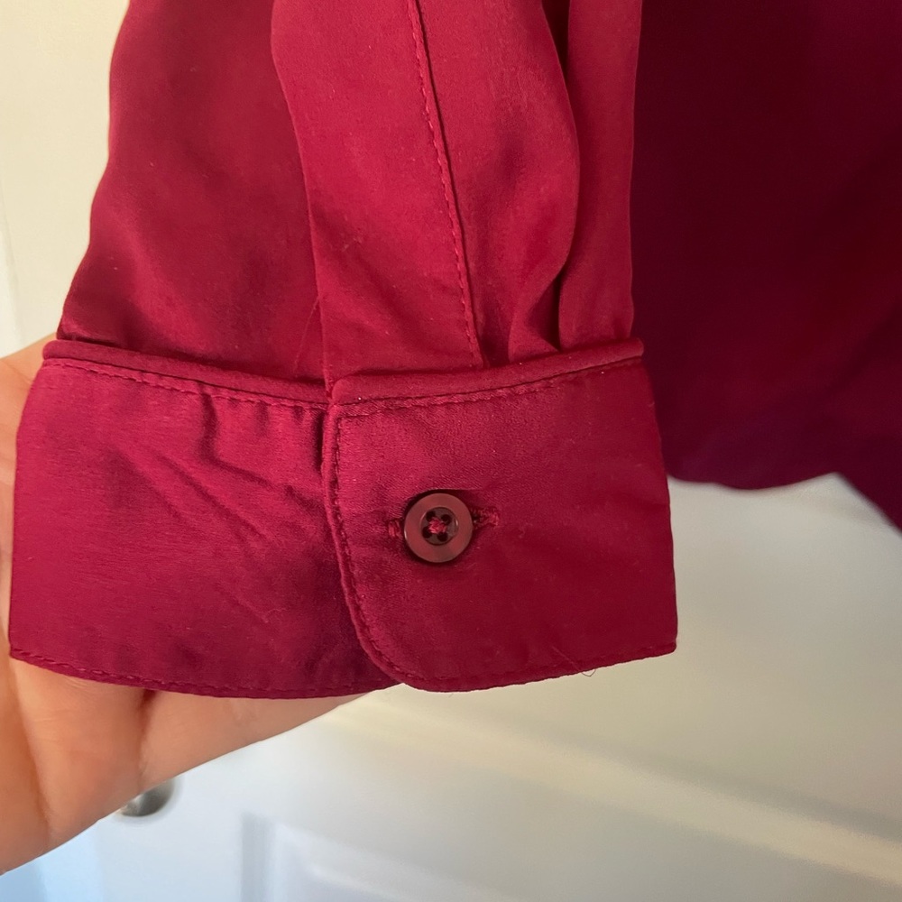 Lauren James- Burgundy Scallop Hem Long Sleeve Blouse- Size Medium - Picture 5 of 8